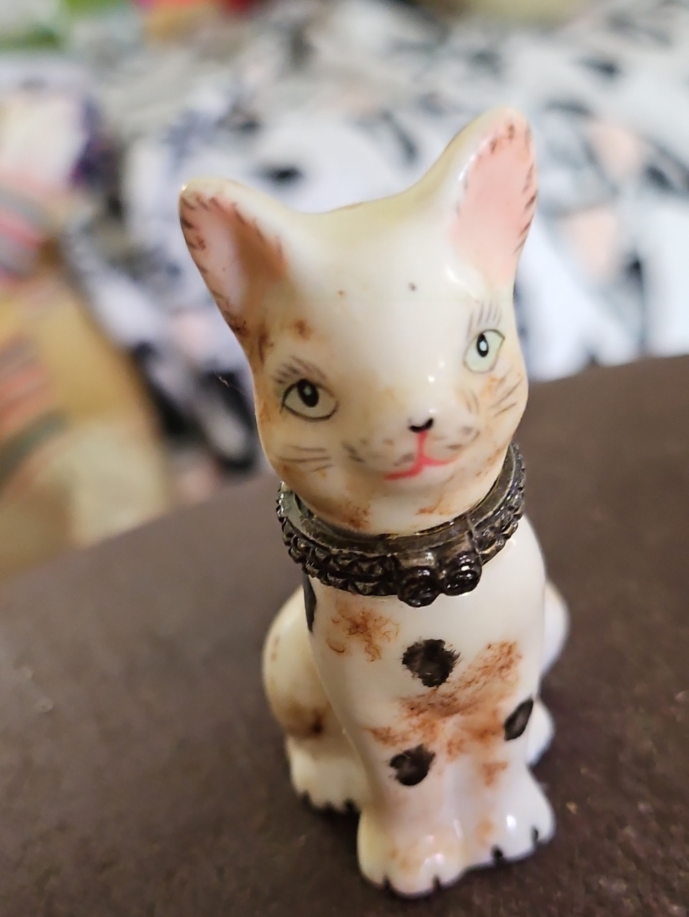Ceramic Cat Figurine with Decorative Silver-Tone Collar - White and Brown